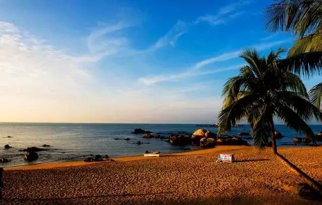 海南风情，夕阳下的海岸舞台